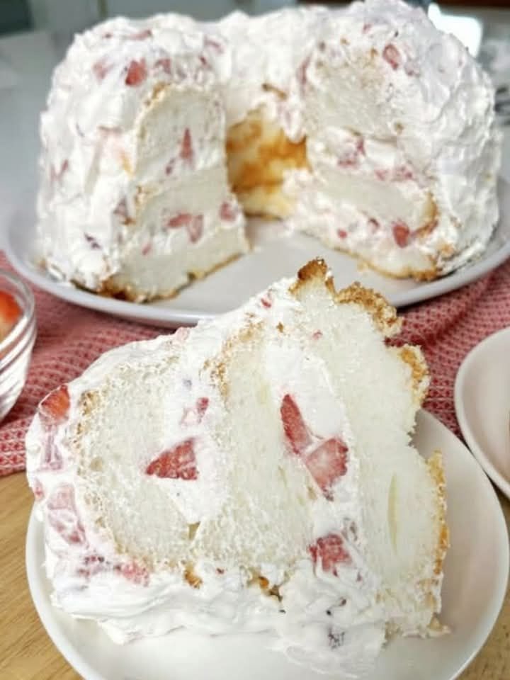 Strawberry Angel Cake: A Light and Flavorful Delight