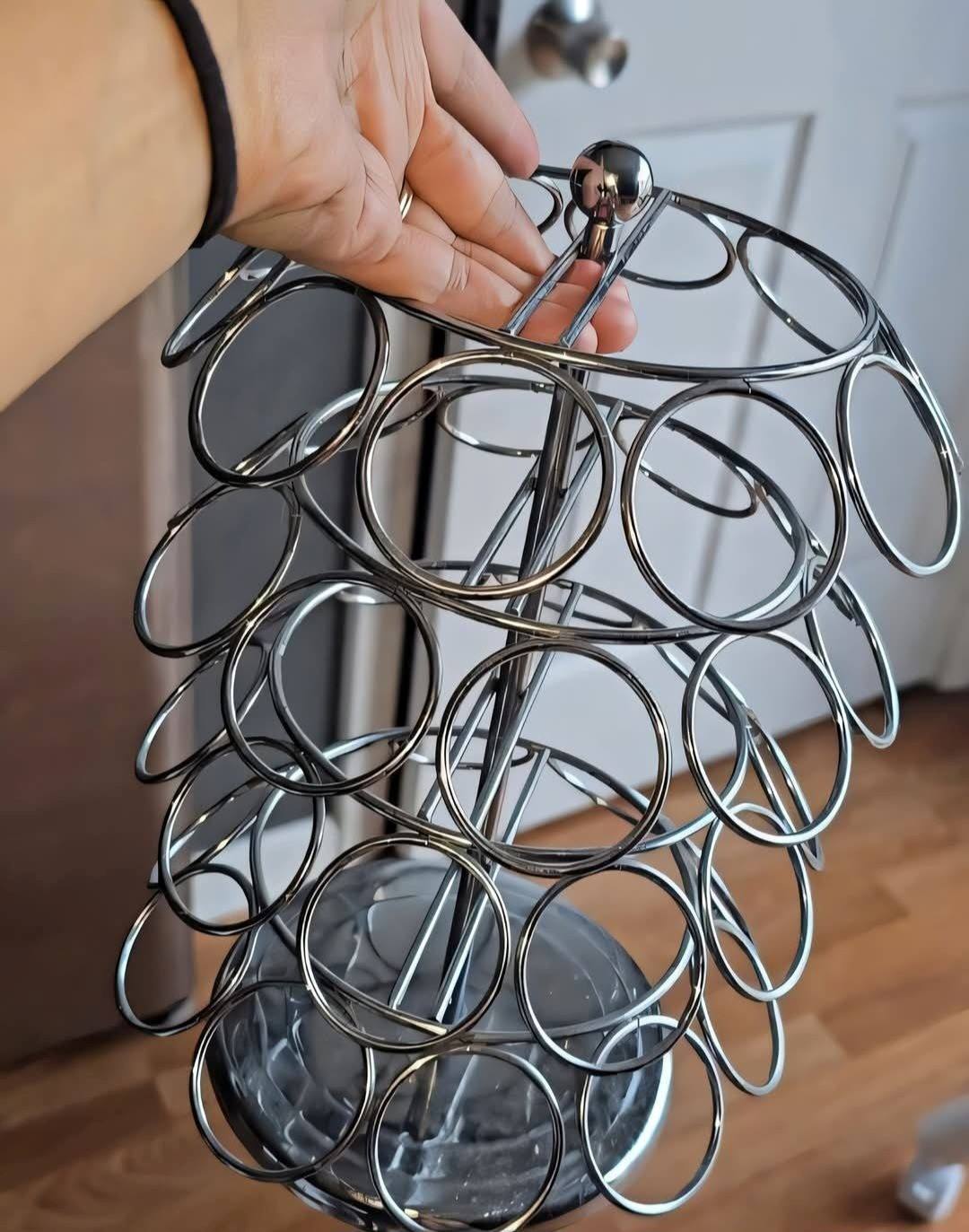 I saw my neighbor about to throw this in the bin, so I asked her if I could have it, and she gave it to me. The reason why she was throwing it because she didn’t know what it was for. I don’t either, but I took it anyway.