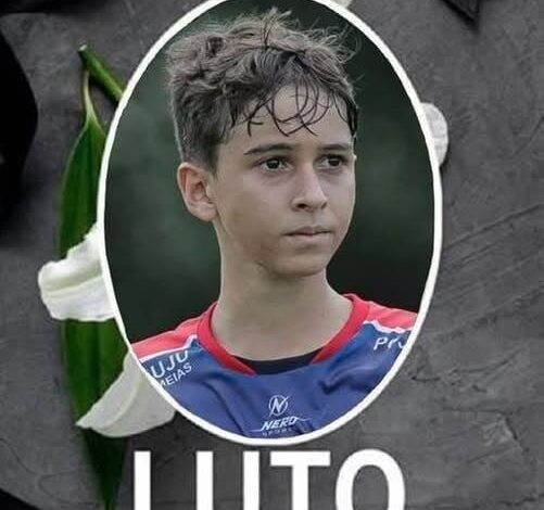 Football Player Just 14 Years Old Dies After Feeling Pain In! See more